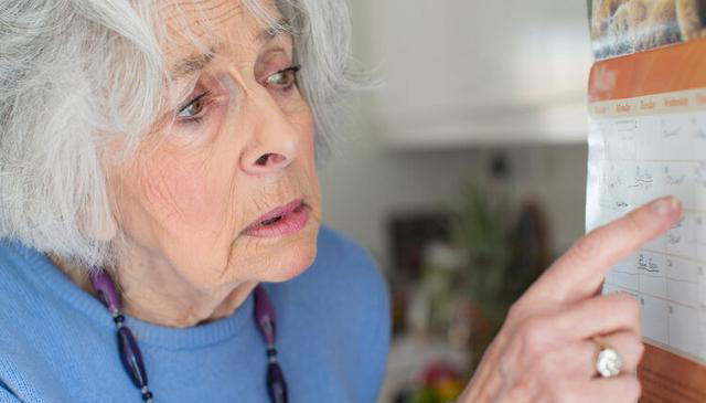 大脑开始萎缩，一般出现4个反应，多吃5种健脑食物，辅助降低风险