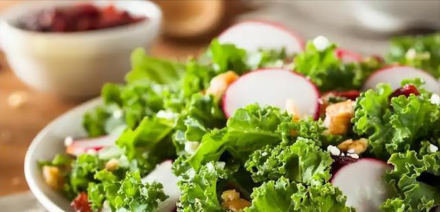 大脑开始萎缩，一般出现4个反应，多吃5种健脑食物，辅助降低风险