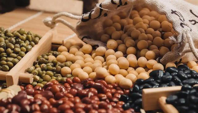 大脑开始萎缩，一般出现4个反应，多吃5种健脑食物，辅助降低风险