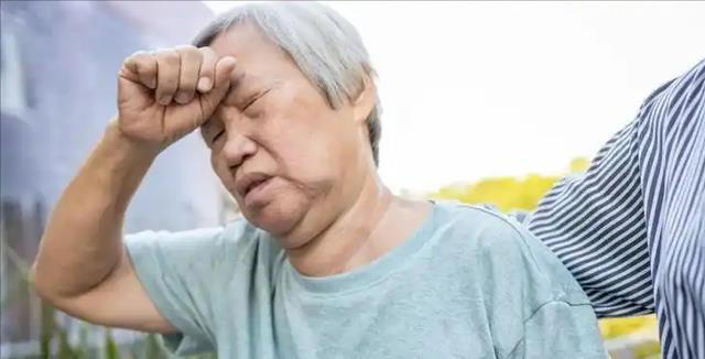 大脑开始萎缩，一般出现4个反应，多吃5种健脑食物，辅助降低风险