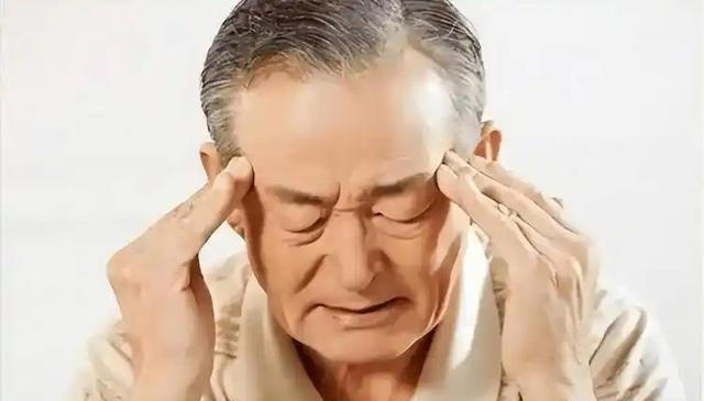 大脑开始萎缩，一般出现4个反应，多吃5种健脑食物，辅助降低风险