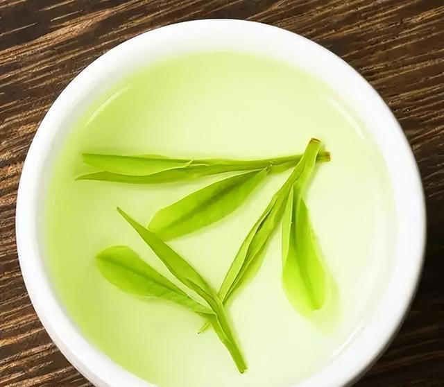 大脑开始萎缩，一般出现4个反应，多吃5种健脑食物，辅助降低风险