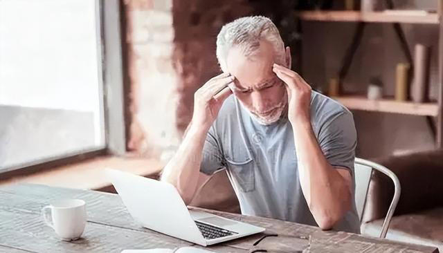 大脑开始萎缩，一般出现4个反应，多吃5种健脑食物，辅助降低风险