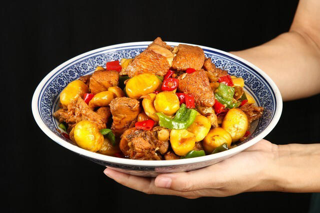 板栗正大量上市，医生提醒：吃板栗的禁忌要牢记，很多人不知道！