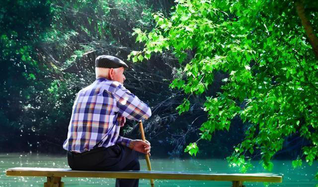 到了60岁，要想保养身体，不应该靠保健品，而是要远离这3件事