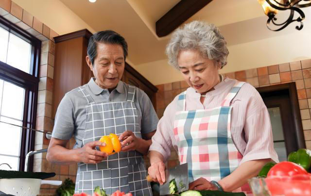 到了60岁，要想保养身体，不应该靠保健品，而是要远离这3件事