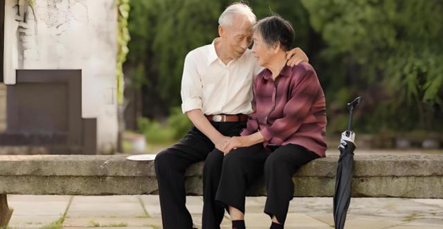 到了60岁，要想保养身体，不应该靠保健品，而是要远离这3件事