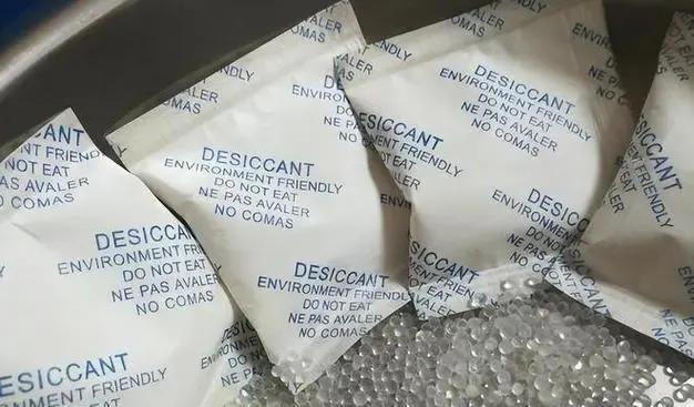 才知道，零食袋中的“干燥剂”，原来这么值钱！以后再别扔了
