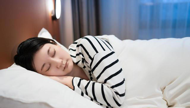 早上跑步30分钟与晚上散步60分钟，哪个更健康？结果可能有点意外