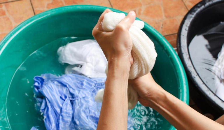 洗衣服前，要先泡水一段时间吗？教你正确方法，衣服干净清新