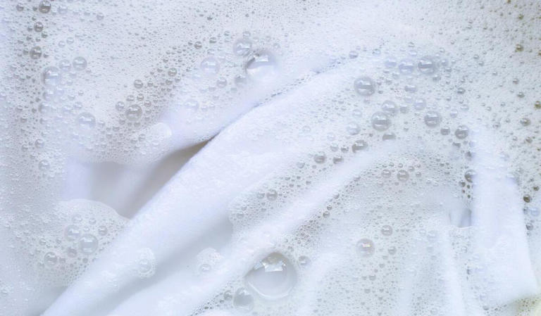 洗衣服前，要先泡水一段时间吗？教你正确方法，衣服干净清新