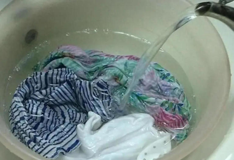 洗衣服前，要先泡水一段时间吗？教你正确方法，衣服干净清新