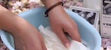 洗衣服前，要先泡水一段时间吗？教你正确方法，衣服干净清新