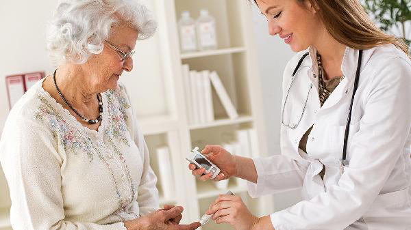 医生建议：再高的血糖，没有这几种情况，不必紧张 该吃吃，该喝喝