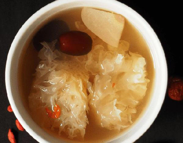 常吃枸杞有哪些好处？营养师揭秘：或能调理这几类健康小问题