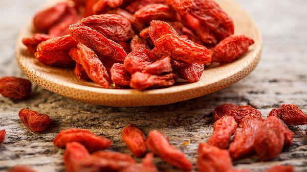 常吃枸杞有哪些好处？营养师揭秘：或能调理这几类健康小问题