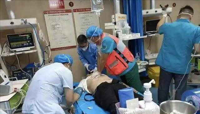 酒瘾再大也得戒！医生再三劝告：有这5种疾病的人，一口酒都别喝