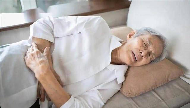 酒瘾再大也得戒！医生再三劝告：有这5种疾病的人，一口酒都别喝