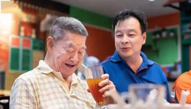 酒瘾再大也得戒！医生再三劝告：有这5种疾病的人，一口酒都别喝