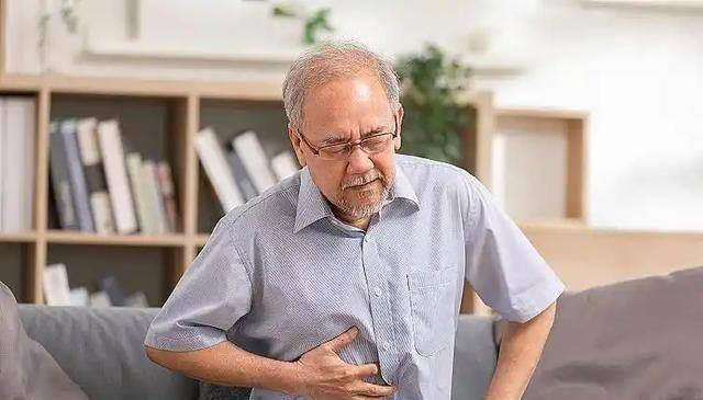 酒瘾再大也得戒！医生再三劝告：有这5种疾病的人，一口酒都别喝