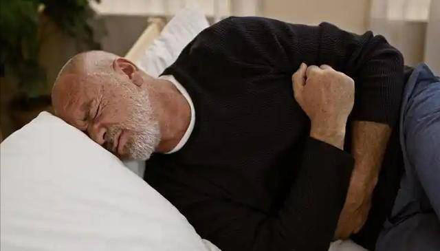 酒瘾再大也得戒！医生再三劝告：有这5种疾病的人，一口酒都别喝