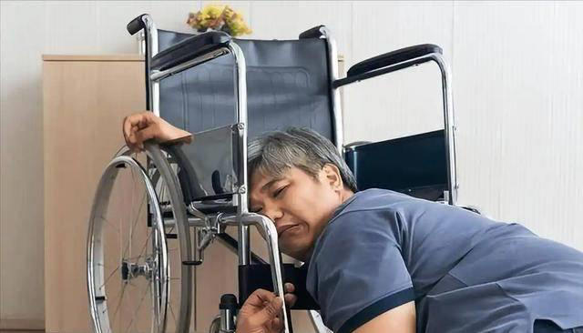 酒瘾再大也得戒！医生再三劝告：有这5种疾病的人，一口酒都别喝