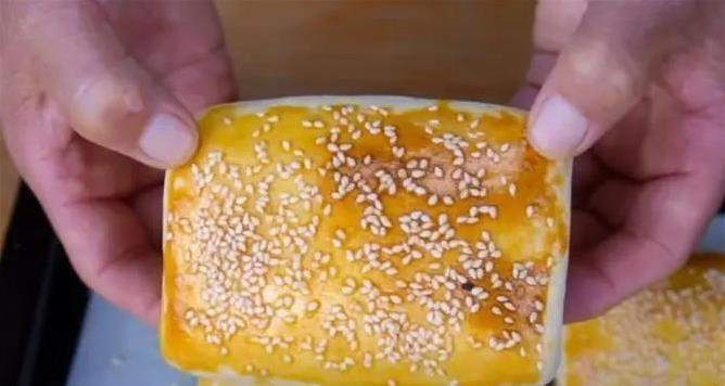 400克面粉变酥香烧饼，比包子省事，你家也能轻松做？