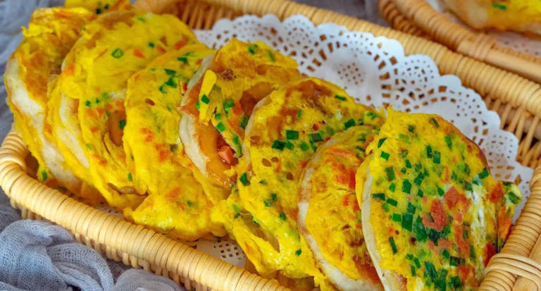 10分钟搞定早餐饼，4个鸡蛋1碗面，蓬松暄软全家抢着吃