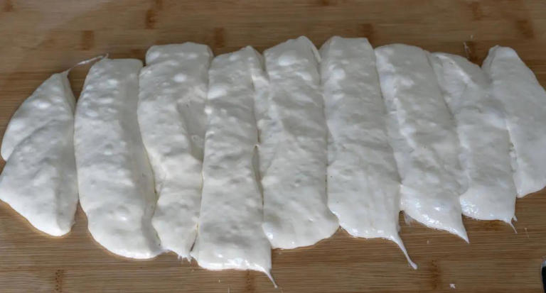 10分钟搞定早餐饼，4个鸡蛋1碗面，蓬松暄软全家抢着吃