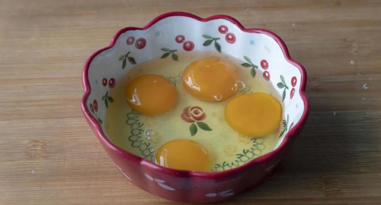 10分钟搞定早餐饼，4个鸡蛋1碗面，蓬松暄软全家抢着吃