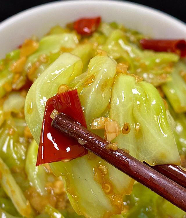 被称为“通便王”的4种菜，建议：3天吃1次，润肠排毒，舒服过秋