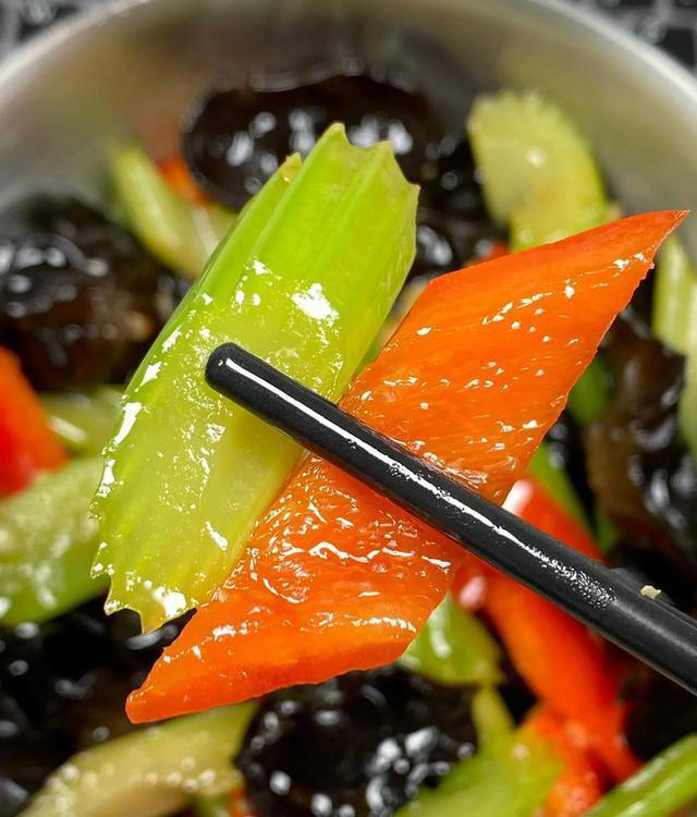 被称为“通便王”的4种菜，建议：3天吃1次，润肠排毒，舒服过秋