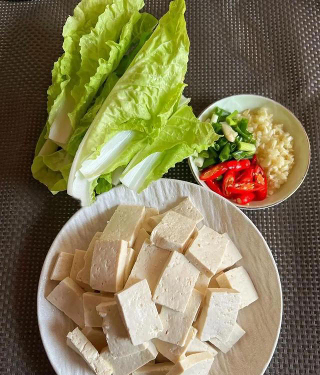 被称为“通便王”的4种菜，建议：3天吃1次，润肠排毒，舒服过秋