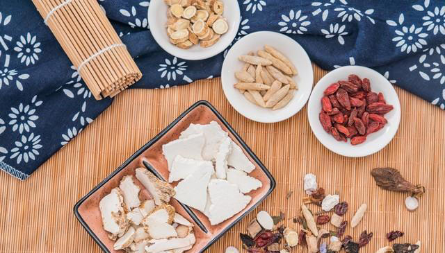 别再误解！红枣并非只为补血。长期吃红枣，好处坏处全解析