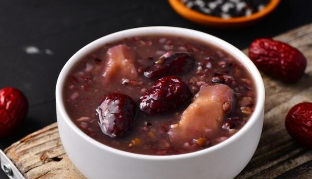 别再误解！红枣并非只为补血。长期吃红枣，好处坏处全解析