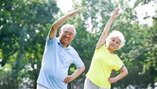 建议中老年人：常吃这4样，润肠通便，健脑益智，腿脚更利索！