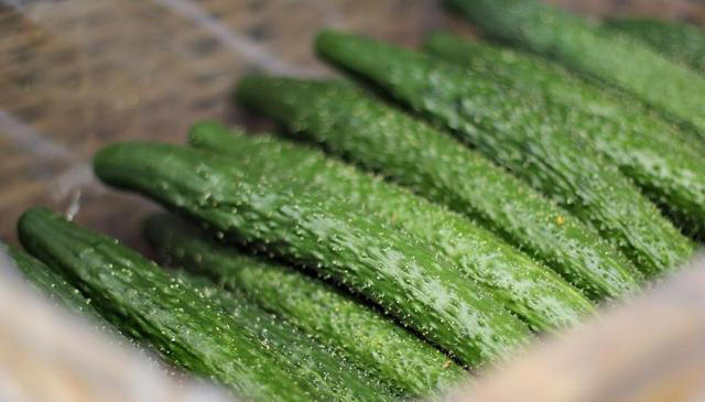 建议中老年人：常吃这4样，润肠通便，健脑益智，腿脚更利索！