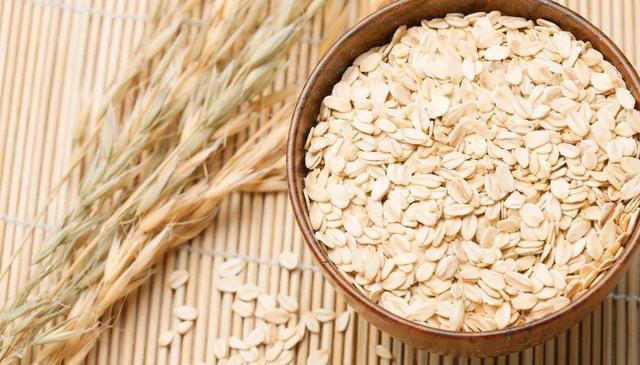 建议中老年人：常吃这4样，润肠通便，健脑益智，腿脚更利索！