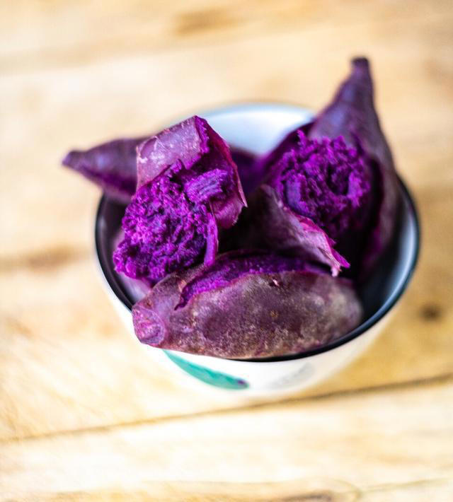 建议中老年人：常吃这4样，润肠通便，健脑益智，腿脚更利索！