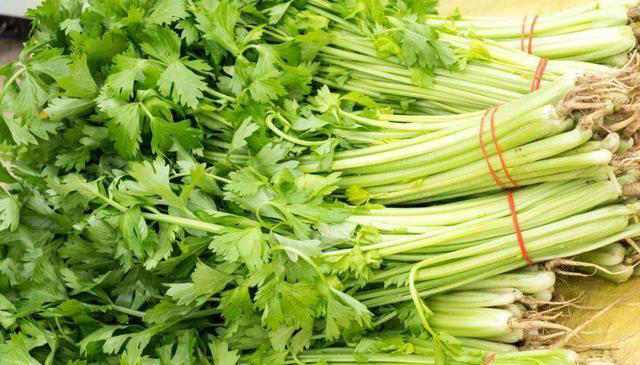 建议中老年人：常吃这4样，润肠通便，健脑益智，腿脚更利索！