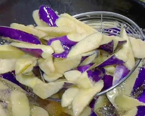 家常油焖茄子超简单，十分钟上桌，藏着老祖宗的秘密味道？