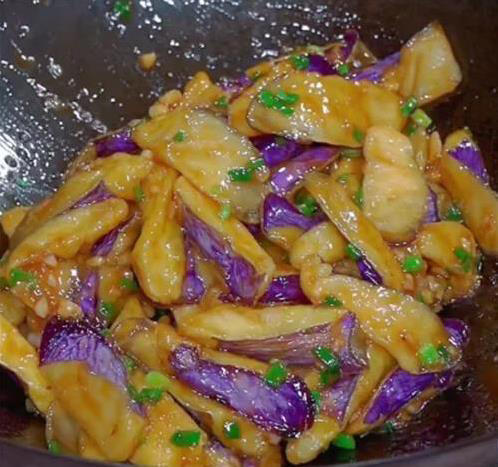 家常油焖茄子超简单，十分钟上桌，藏着老祖宗的秘密味道？