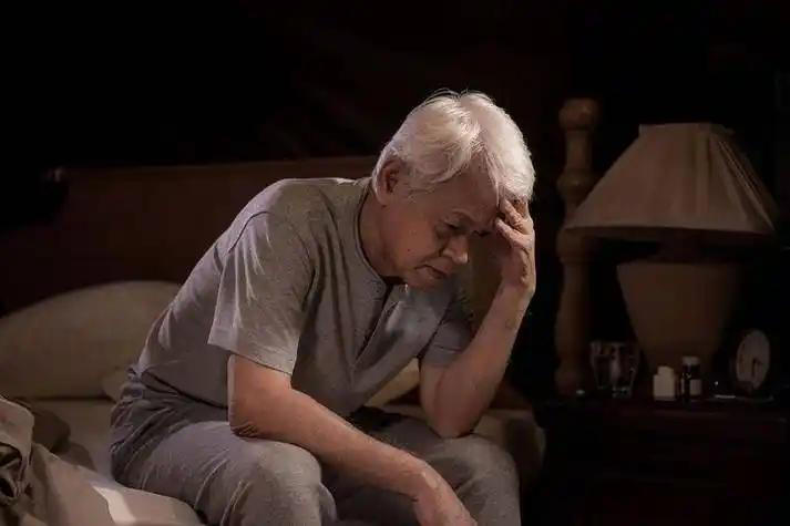 睡觉时总在凌晨3、4点醒来，暗示这3种疾病，很多人却大意了