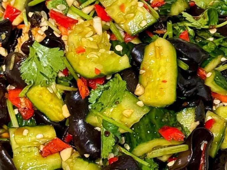 推荐八道凉拌菜可以安排，简单拌一拌，解腻开胃巨好吃