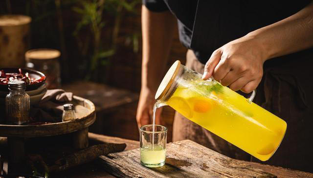 医生提醒：最伤牙齿的行为，不是不刷牙！而是频繁的去做这5件事