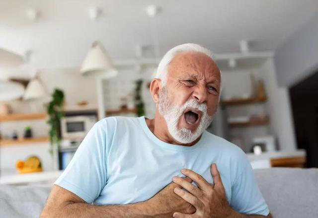 男性开始衰老时，一般会有“1臭2大2小”，若没有，恭喜还算年轻