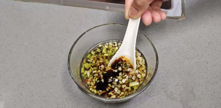 秋葵最好吃的做法，脆嫩爽口，颜色翠绿不变黑