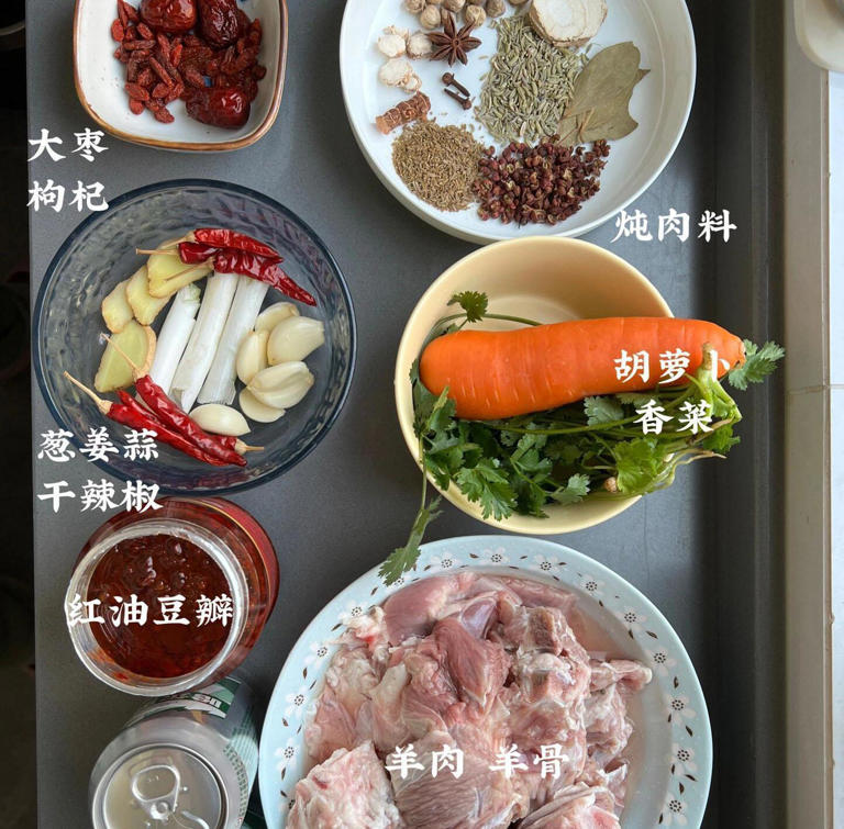 大厨教你红烧羊肉的家常做法，鲜香软烂，汤汁浓郁，味道鲜美