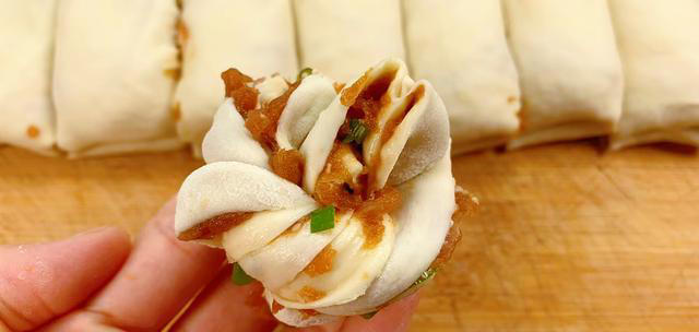 简单卷一卷，蒸一蒸，一出锅满屋飘香，比包子简单，比饺子好吃