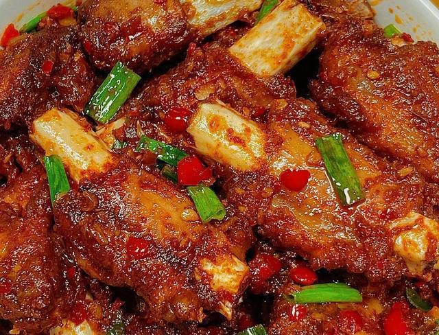 蒜香排骨好吃的家常做法，金黄酥脆，肉嫩多汁，开胃又下饭，真香